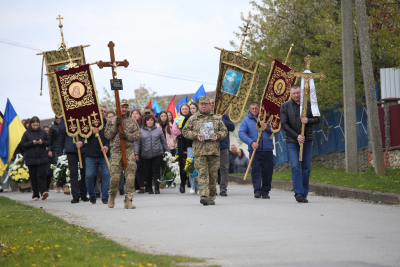 У селі Велика Лука сотні людей попрощалися з Миколою Федірком, який загинув в боях за Україну (фоторепортаж)