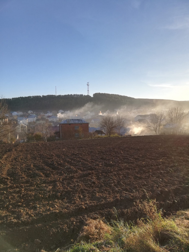 «Дихати важко»: місто на Тернопільщині – у диму (фотофакт)