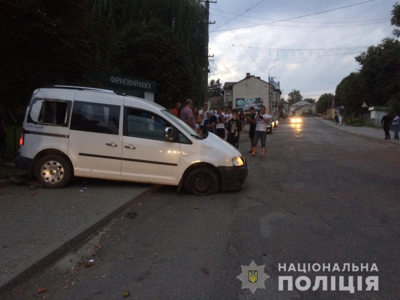 На Тернопільщині п&#039;яний водій іномарки протаранив торговий кіоск