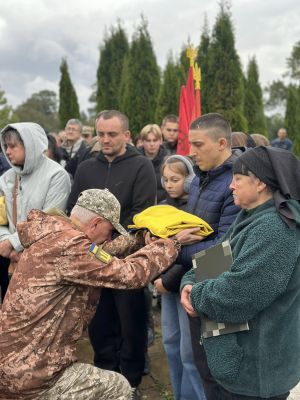 На Тернопільщині провели в останню земну дорогу Героя Ігоря Римара