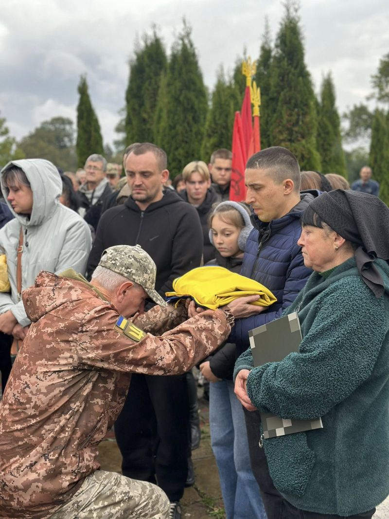 На Тернопільщині провели в останню земну дорогу Героя Ігоря Римара