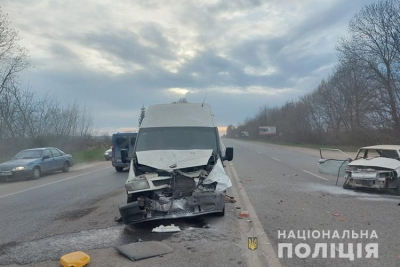 Неподалік Тернополя зіткнулися одразу чотири автомобілі