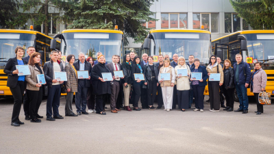 Шкільний автопарк Тернопільщини поповнився новими автобусами