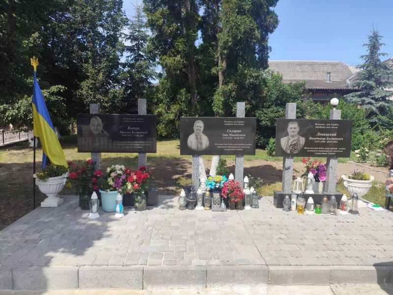 На Тернопільщині відкрили меморіальну дошку полеглому воїну Ярославу Вовчуку