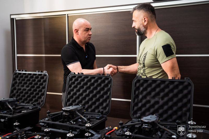 Тернопіль передав 48 безпілотників та три MAVIC 3T 55-му стрілецькому батальйону