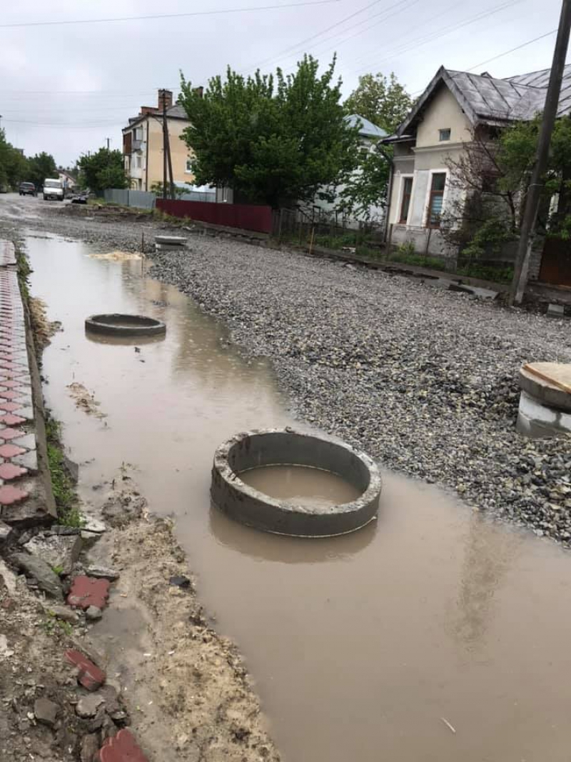 «Вулиця щастя»: на Тернопільщині люди скаржаться на жахливий стан провулку