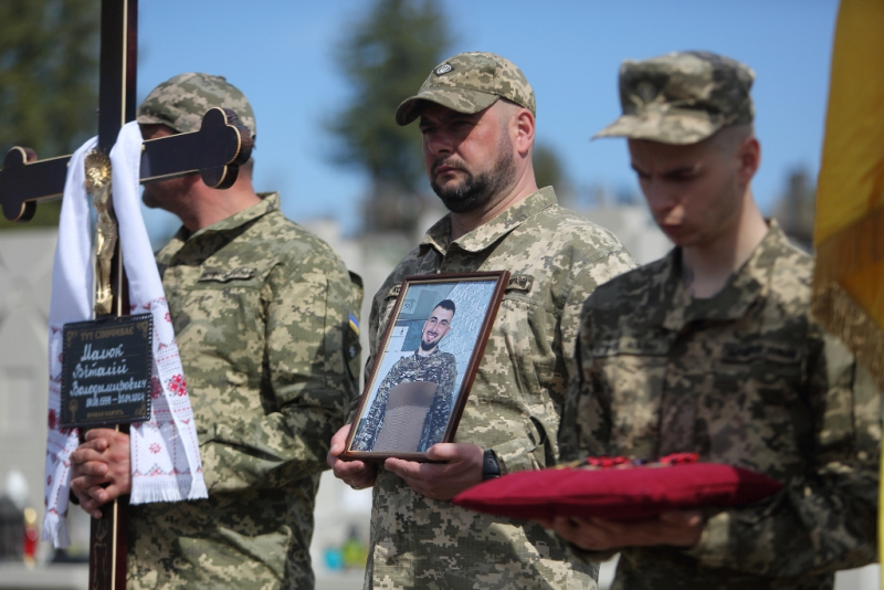 Назавжди 25: у Тернополі поховали Віталія Малюка, який загинув в боях за Україну (фоторепортаж)