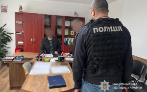 На Тернопільщині директора медзакладу обвинувачують у виготовленні фіктивних документів для виїзду чоловіків за кордон