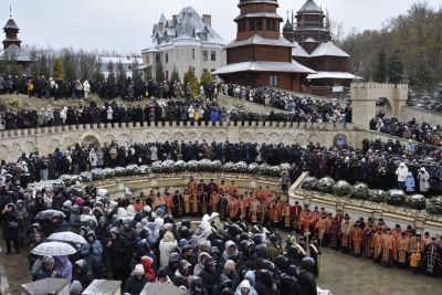 «За закінчення війни і справедливий мир»: У Зарваниці відбулася Хресна дорога