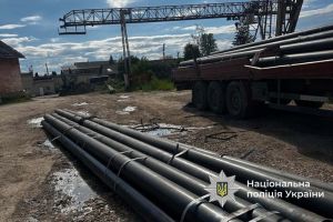 Смерть на підприємстві: на Тернопільщині металеві впали на водія вантажівки