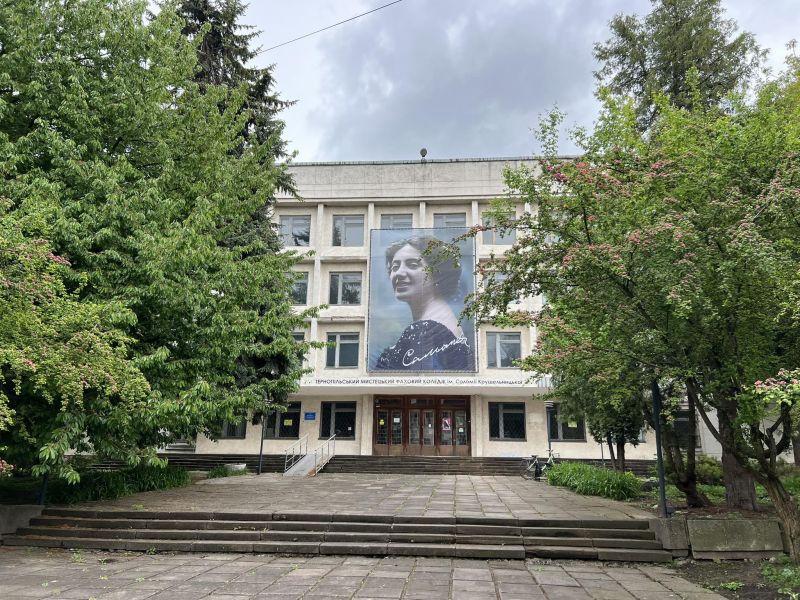 Найбільший портрет Соломії Крушельницької зʼявився у Тернополі (фотофакт)