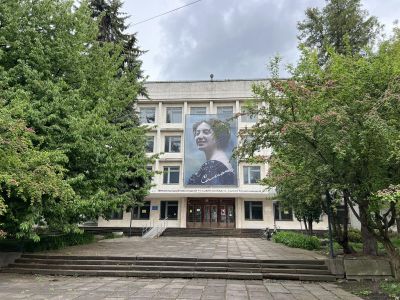 Найбільший портрет Соломії Крушельницької зʼявився у Тернополі (фотофакт)