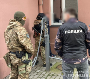 Поліцейські Тернопільщини оголосили підозру в поширенні злочинного впливу «смотрящому» за областю