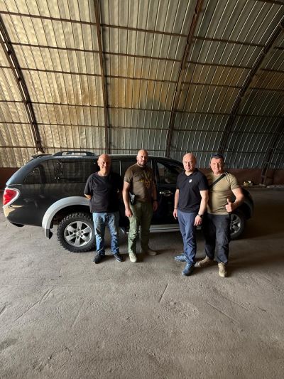 Сергій Надал на фронті передав воїнам 105 бригади ТРО автомобіль та квадрокоптери