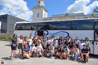 Діти військових з Чортківщини поїхали відпочивати у Францію