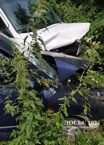 У Почаєві лоб у лоб зіткнулося два автомобілі: травмувалося двоє дітей та їхня мама