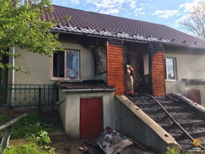 На Тернопільщині ледь не згорів житловий будинок (фото)