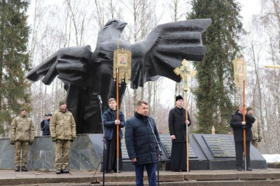 «Ми схиляємо голови пеpед світлою пам’яттю полеглих, вшановуємо тих, кому довелося воювати в Афганістані», – Віктоp Овчаpук