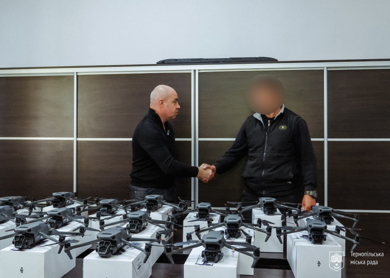 На передову полетіли ще 15 «бойових пташок» DJI Mavic 3 Pro нашим єгерям» - Сергій Надал