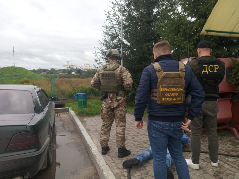 Трьох рекетирів, які шантажували тернопільського підприємця, залишили під вартою