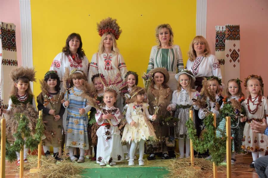У дитсадочку на Тернопільщині створили унікальну колекцію дитячого одягу