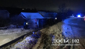 На Теребовлянщині перекинулася вантажівка: пасажир загинув на місці