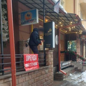 У Тернополі демонтували незаконно встановлені вивіски на чотирьох вулицях