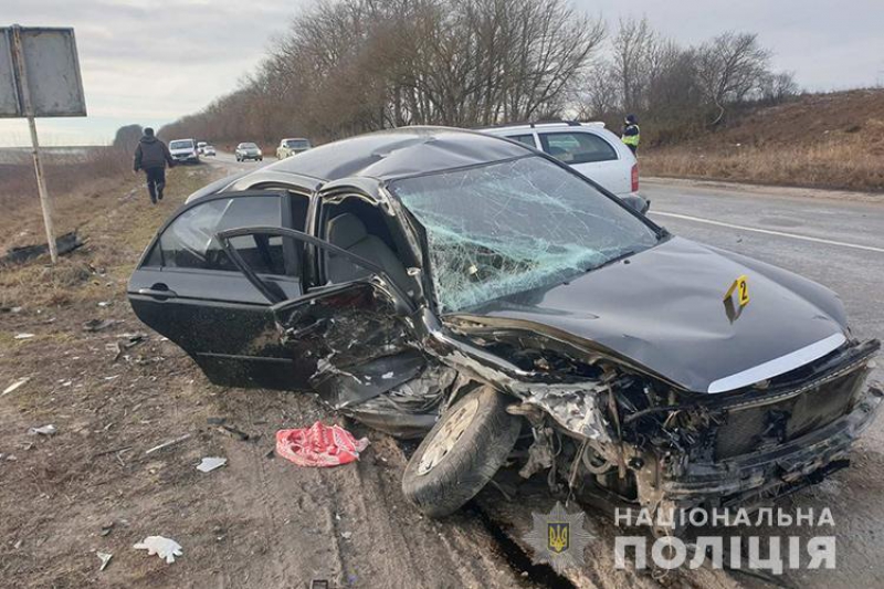 На Тернопільщині зіткнулися дві іномарки: одного із водіїв госпіталізували до лікарні в церебральній комі