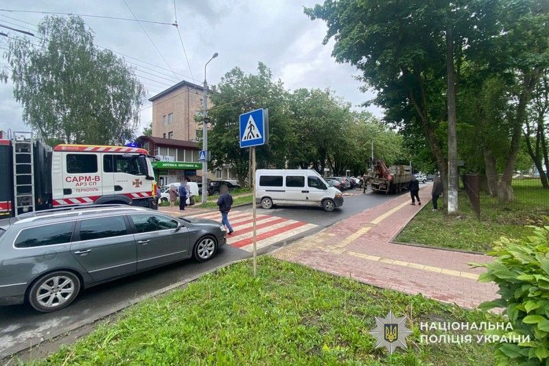У Тернополі під колесами вантажівки загинула жінка
