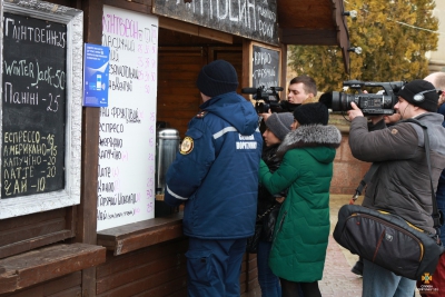 Торгові ятки на новорічному ярмарку у Тернополі перевірили рятувальники