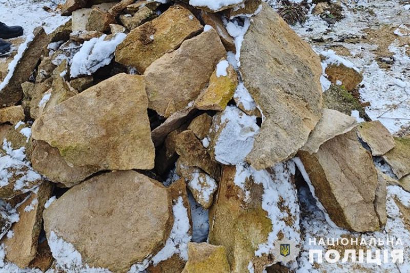 Поліцейські Тернопільщини припинили незаконний видобуток вапняку на території природно-заповідного фонду