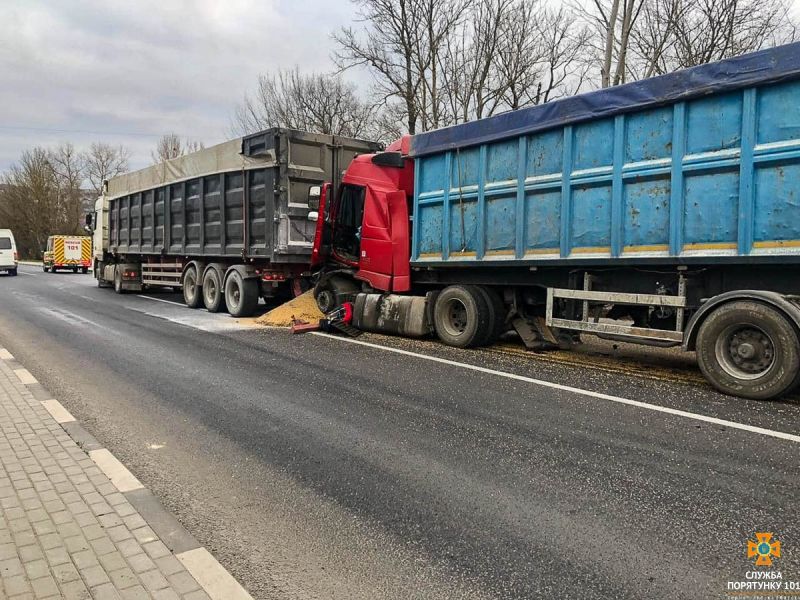 На Тернопільщині рятувальники ліквідували наслідки ДТП