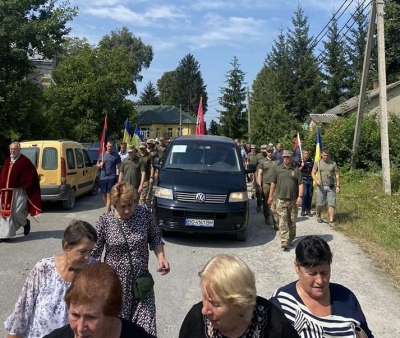 На Тернопільщині попрощалися із Героєм Тарасом Дейнекою