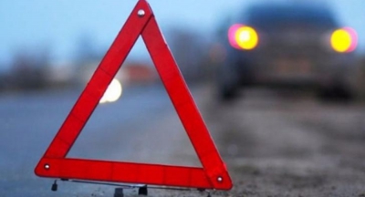 У Тернополі водій «Mercedes-Benz» врізався в опору білборда: 37-річна пасажирка авто загинула на місці