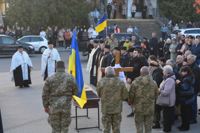 Жителі громади на Тернопільщині попрощалися з полеглим воїном Ігорем Клименком