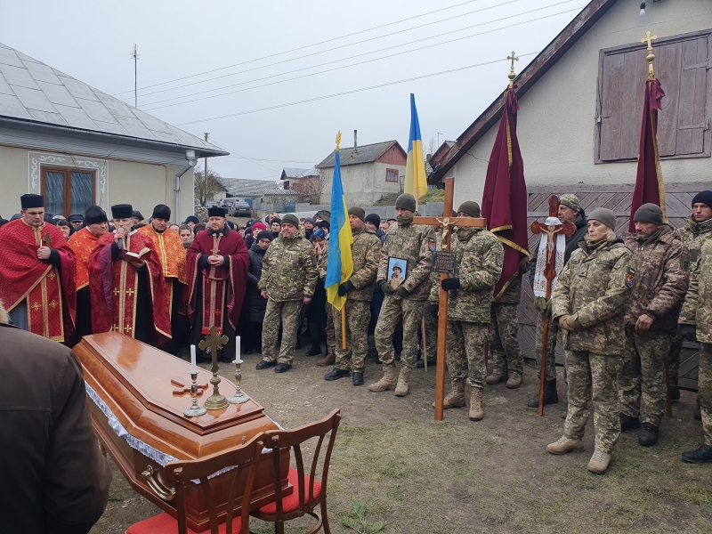 На Тернопільщині провели в останню дорогу 33-річного Героя