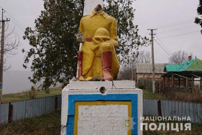 На Тернопільщині вчинили наругу над пам’ятником воїнам Другої світової війни