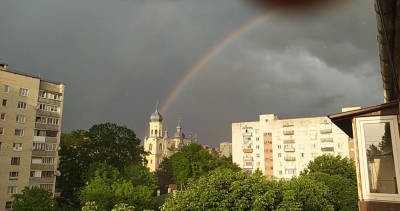 Після вчорашньої зливи над Тернополем з’явилася веселка (відео)