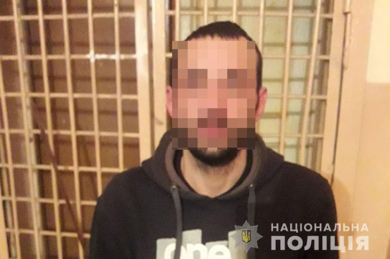 На залізничному вокзалі у Тернополі обікрали чоловіка