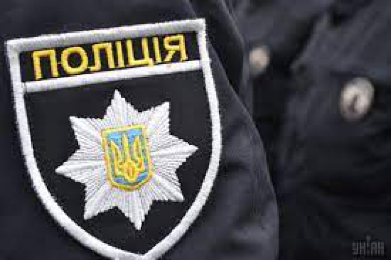 У Тернополі чоловік поцупив бордюри, призначенні для ремонтних робіт, що велися у дворі будинку