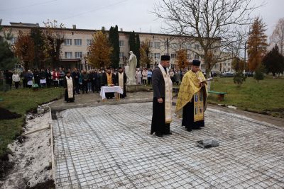 У громаді на Тернопільщині освятили місце для будівництва нової святині