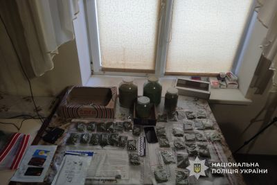 На Тернопільщині викрили родину, яка вирощувала та реалізовувала наркосировину