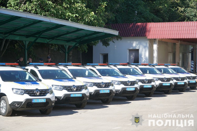 На Тернопільщині поліцейські офіцери громад отримали службові автомобілі