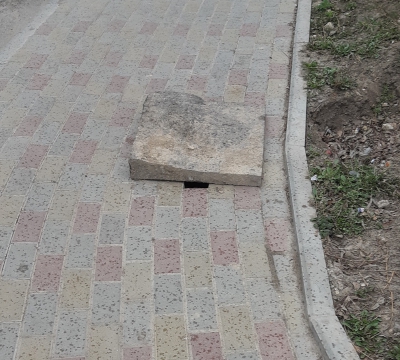 У Тернополі винайшли новий метод «латання» тротуарів (фотофакт)