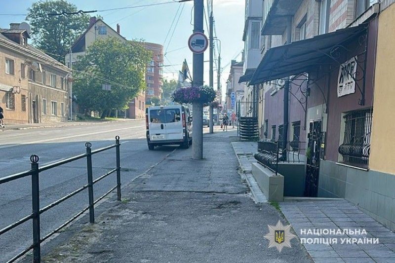 У Тернополі невідомий на електросамокаті травмував жінку