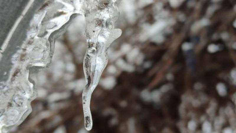 На Тернопільщині дитина травмувалася внаслідок падіння льоду: рятувальники застерігають про небезпеку