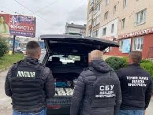 Судитимуть жителя Тернопільщини, який отримав від військового 2500 доларів США