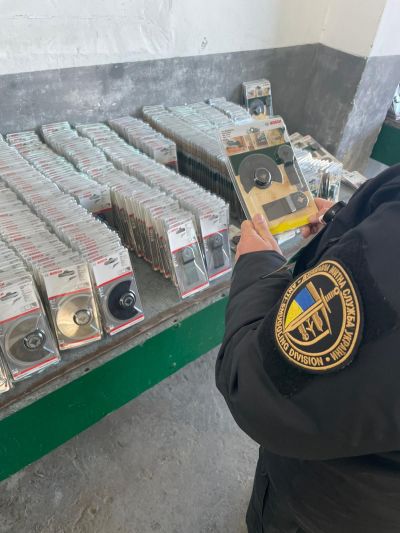 Двоє жителів Тернопільщини намагалися обдурити митників