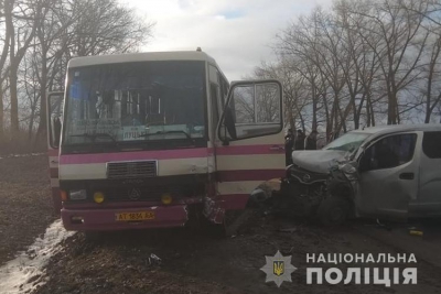 На Тернопільщині іномарка &quot;врізалася&quot; у рейсовий автобус: є потерпілі