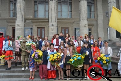На Театральному майдані у Тернополі учасники гри &quot;Сокіл&quot; провели марш патріотів (фото)